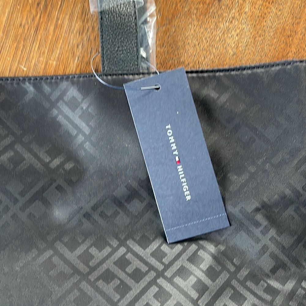 Tommy Hilfiger Shoulder Bag NWT - Picture 10 of 12